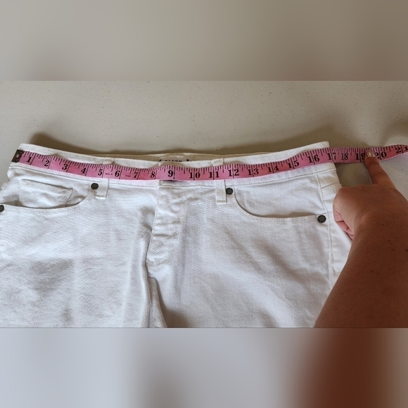 Paige Women's Raw Hem White Denim Shorts Size 29. - Picture 7 of 8